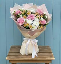 Букет цветов из:  Гвоздики, Орхидеи и Розы в Отказном