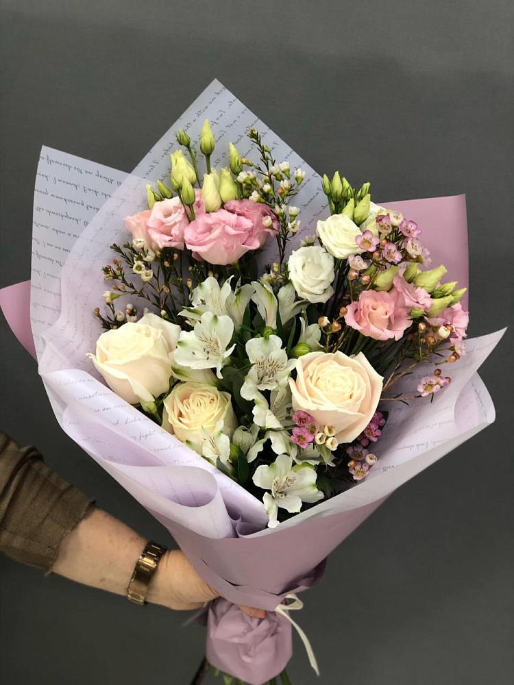 Букет цветов из: Альстромерии, Розы и Лизиантусы в Отказном