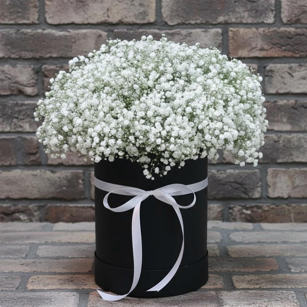 Цветочная композиция из Гипсофила в шляпной коробке в Отказном