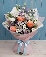 Букет цветов из:  Лизиантусы, Розы, Альстромерии и Гипсофила в Отказном