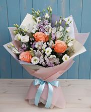 Букет цветов из:  Лизиантусы, Розы, Альстромерии и Гипсофила в Отказном