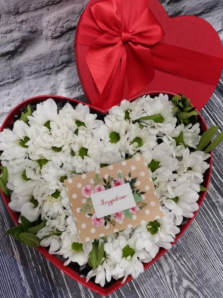 Цветочная композиция из Хризантемы в виде сердца в Отказном