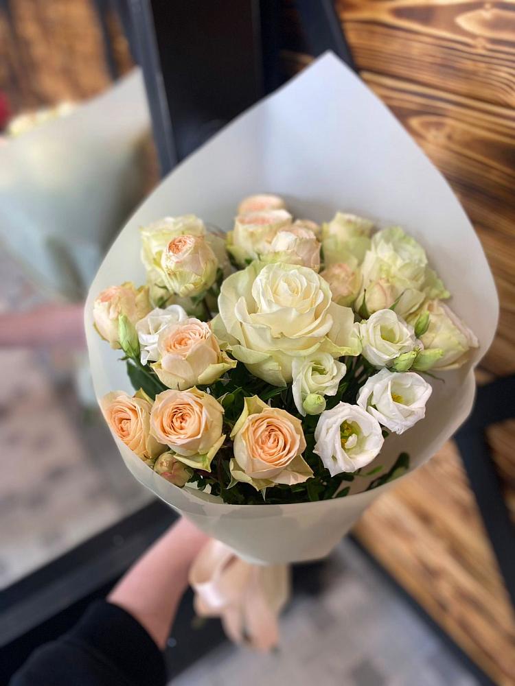 Букет цветов из: Розы и Лизиантусы в Отказном